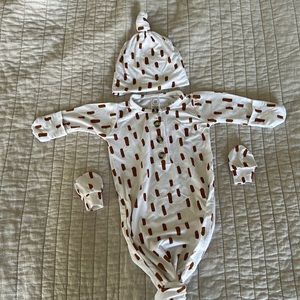 Knotted gown, mitten and hat newborn set Lou Lou and Company